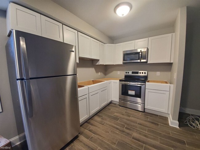 Building Photo - 1 br, 1 bath  - 141 Sheffield Ave 7A