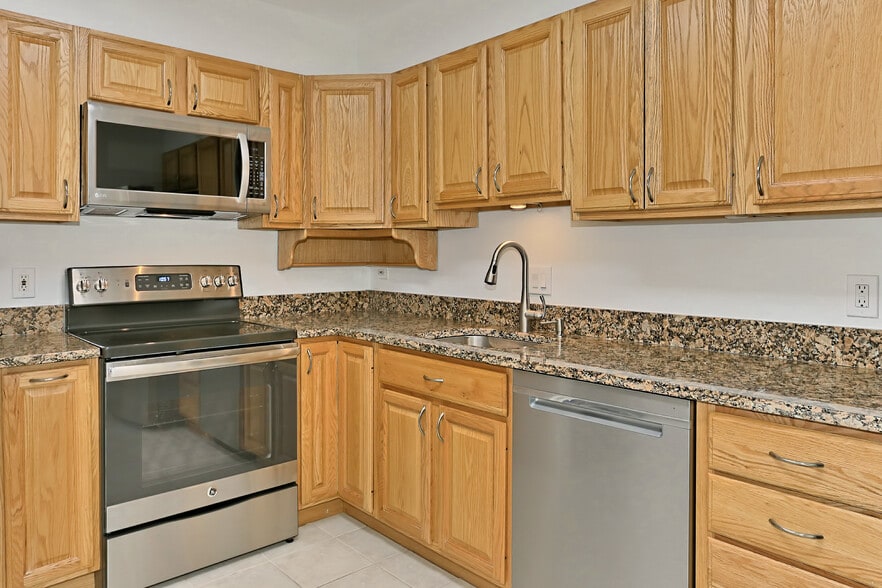 Building Photo - 3800 Powell Ln