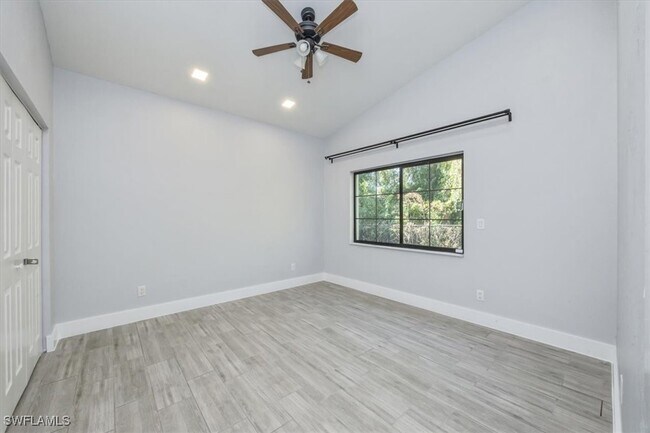 Building Photo - 6161 Waxmyrtle Way