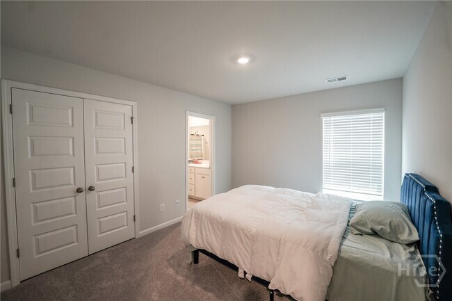 Building Photo - 109 Binscombe Ln