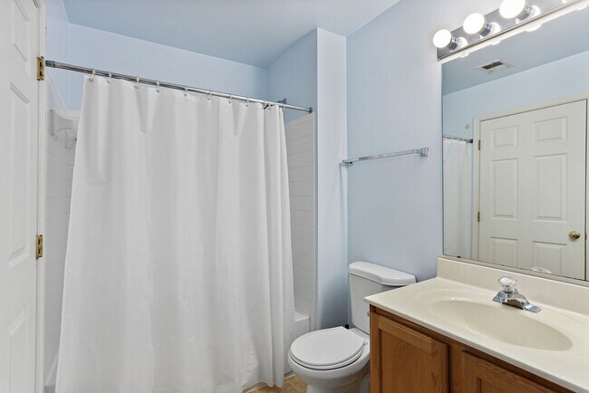 Building Photo - 570 Eisenhower Dr