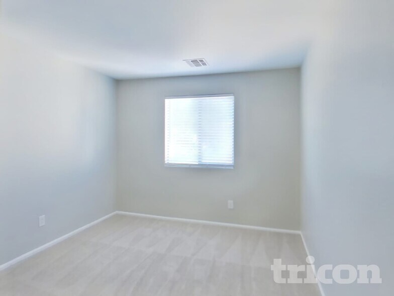 Building Photo - 37593 N Dena Dr