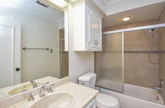 Building Photo - 9703 Briar Forest Dr