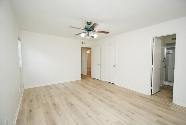 Building Photo - 1860 White Oak Dr