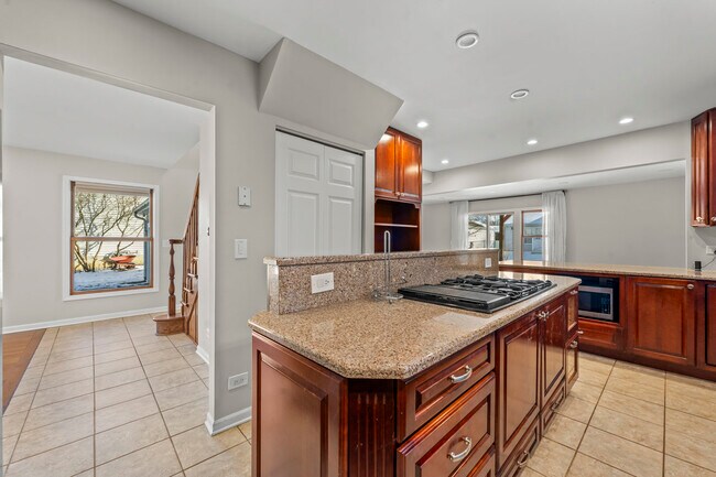 Building Photo - 9 Edgewood Rd