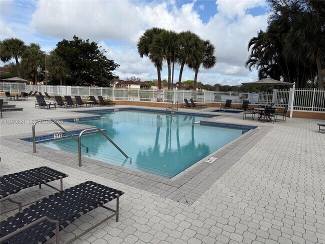 Building Photo - 882 NW 92nd Ave