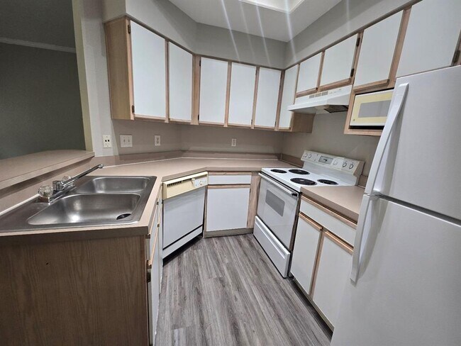 Building Photo - 6000-14 Shepherd Mountain Cove