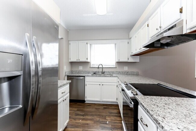 Building Photo - 10921 Mindanao Dr S