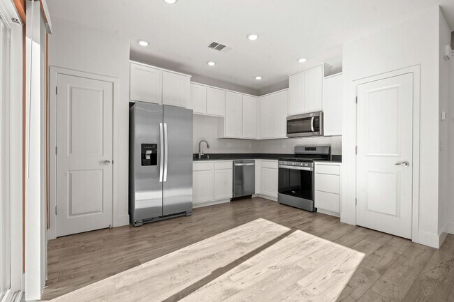 Building Photo - The Birch - - 3 Bedroom, 2.5 Bath single f...