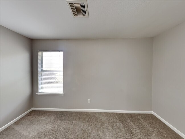 Building Photo - 7711 Cypress Edge Dr