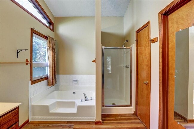 Building Photo - 1262 Bailing Dr