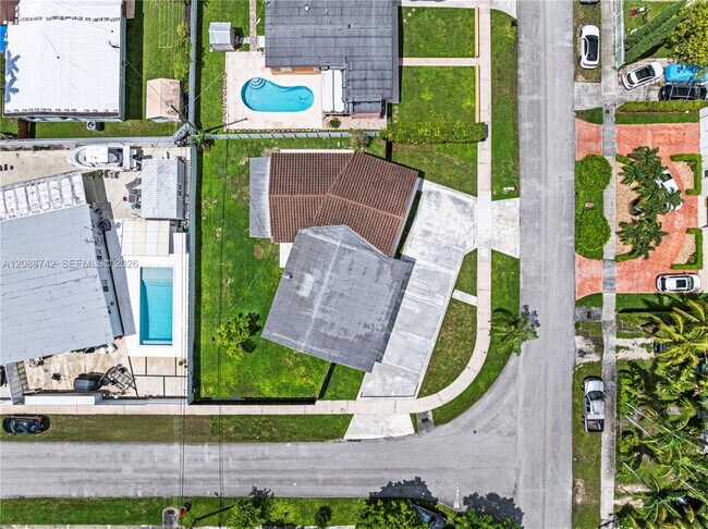 Building Photo - 11300 SW 43rd St