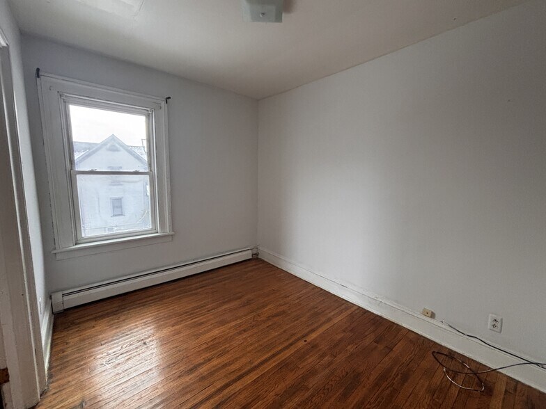 Building Photo - 103 Ulster Ave