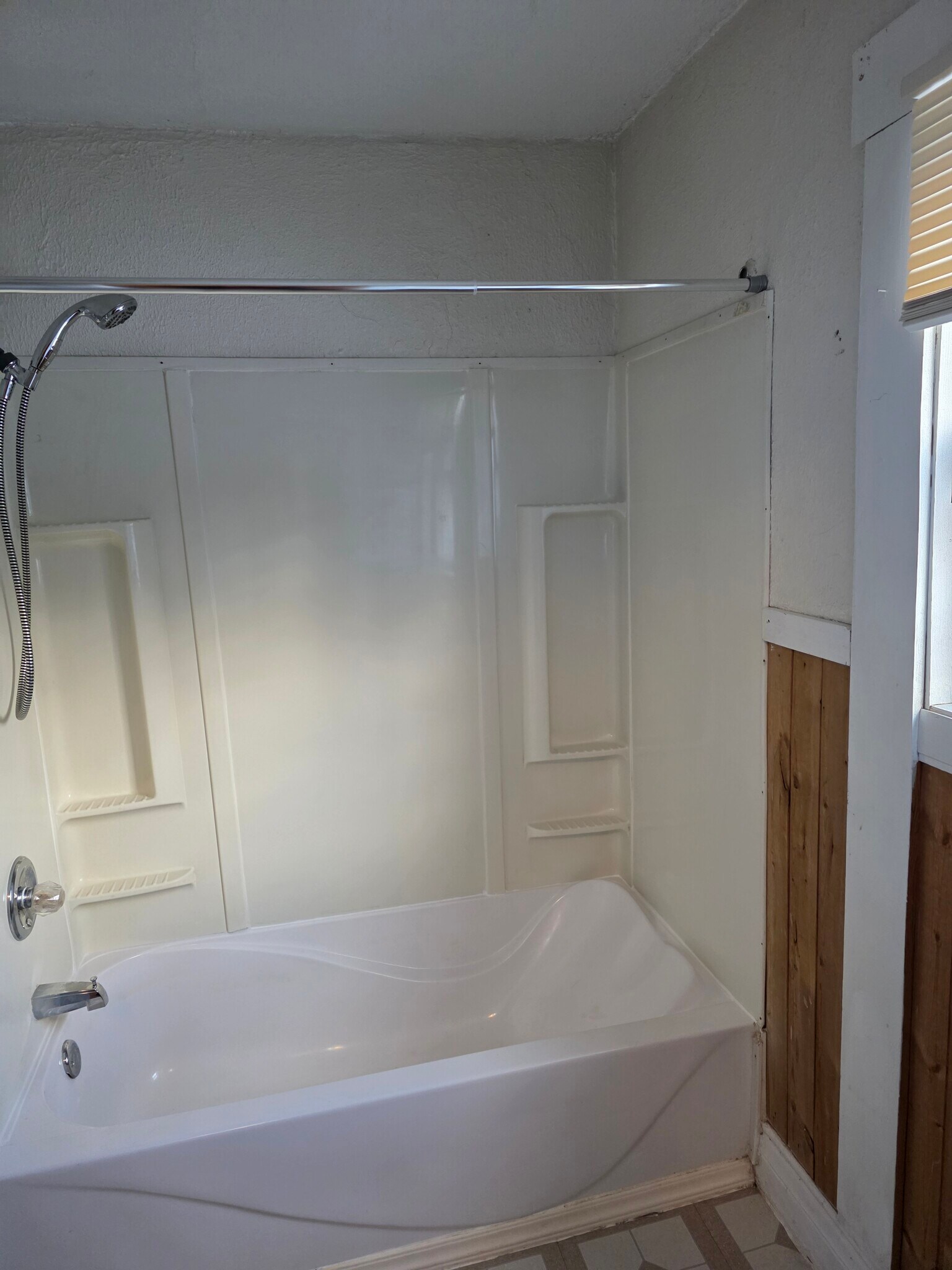 Building Photo - 603 S Memorial Dr