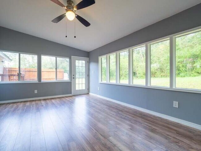 Building Photo - APPLY NOW