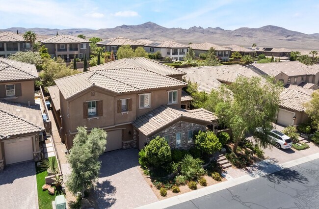 Building Photo - Elegant model home at Club Madeira!