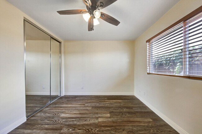 Building Photo - 792 Avocado Ave