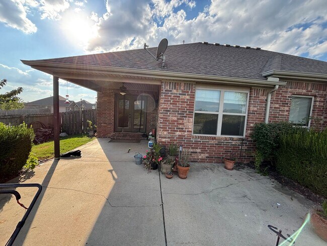 Building Photo - Available Now! Beautiful 3-Bedroom, 2-Bath...