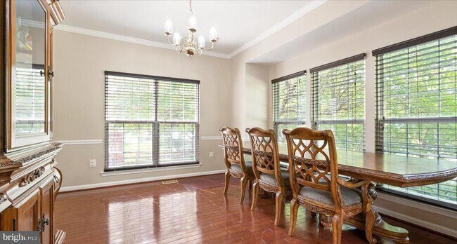 Building Photo - 9750 Granary Pl