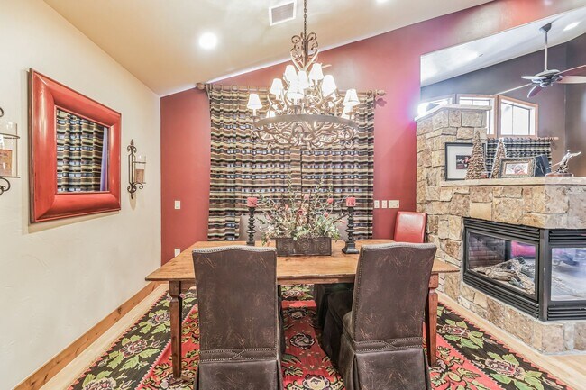 Building Photo - Downtown Frisco! Tons of space, amazing lo...