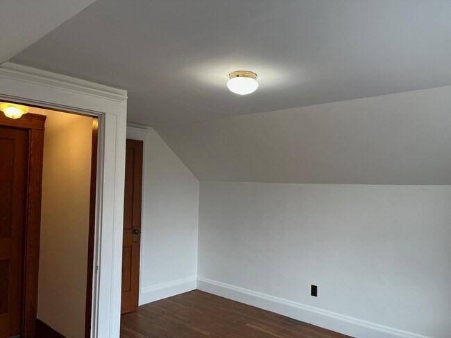 Building Photo - 42 School St