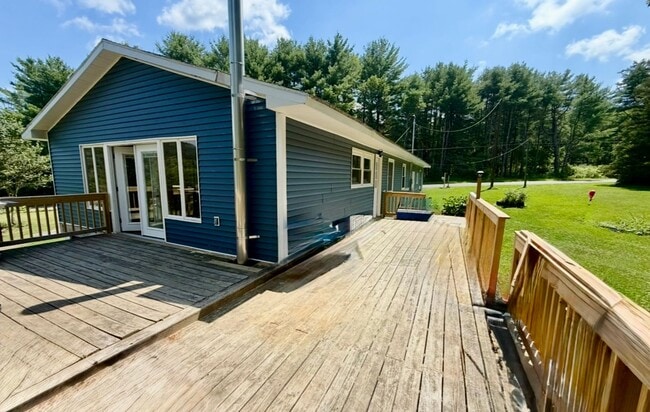 Building Photo - Beautiful Single-Family 3-Bedroom Home