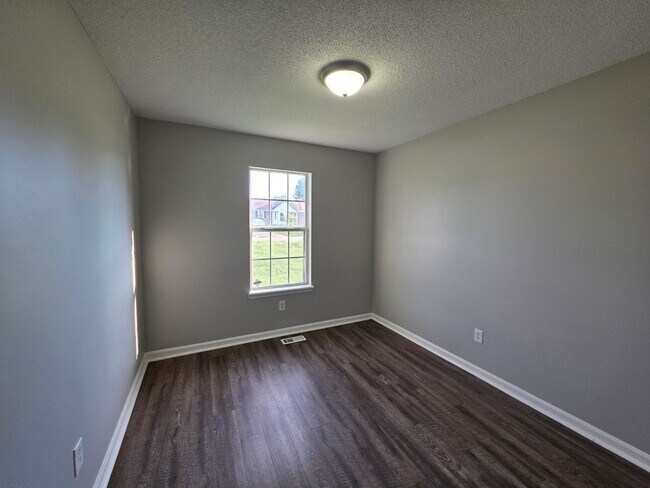 Building Photo - Comfort and Convenience Ranch Home Awaits ...