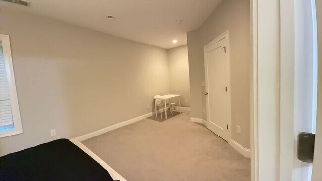 Building Photo - 651 Brennan Dr