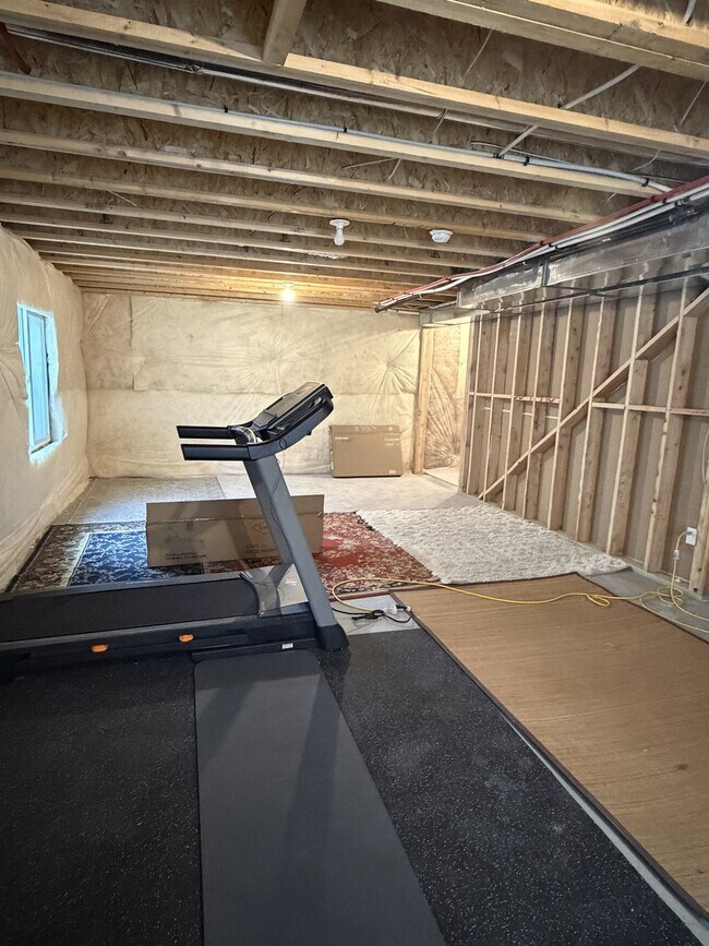 Building Photo - 4090 W Red Clover Dr