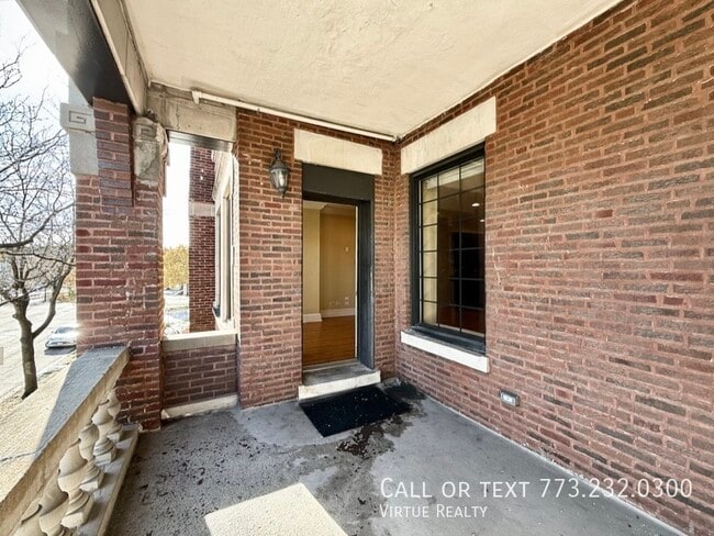 Building Photo - 5528 S Indiana Ave