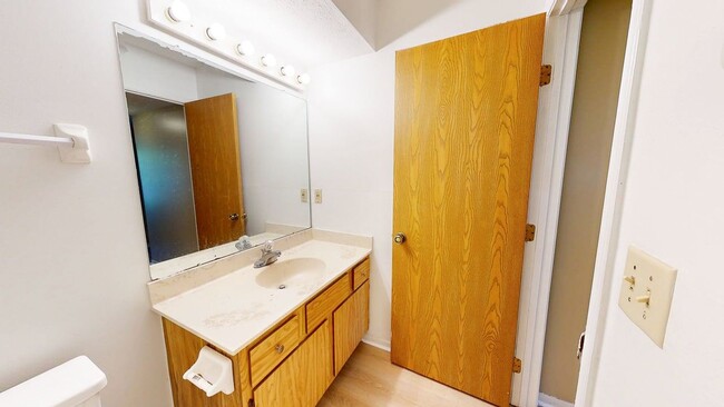 Building Photo - 2064 Park Run Dr