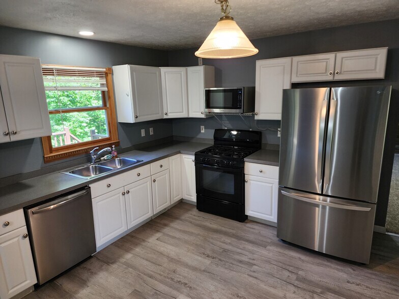 Building Photo - 8797 S Shandle Blvd
