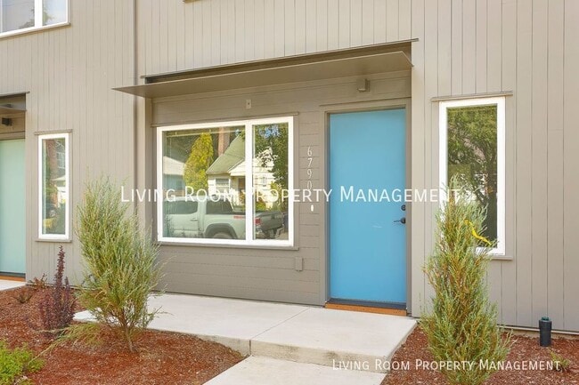 Building Photo - Brand New Modern 6BR Row House Townhome