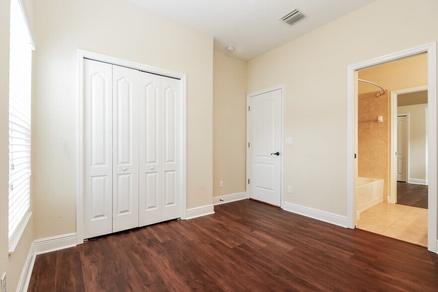 Building Photo - 12307 Cricklewood Dr