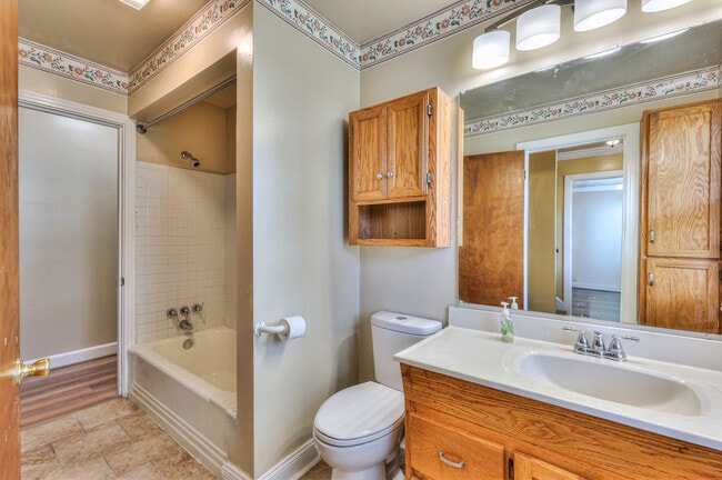 Building Photo - 1032 Dozier Pl
