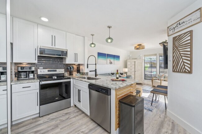 Building Photo - 775 Gulf Shore Dr