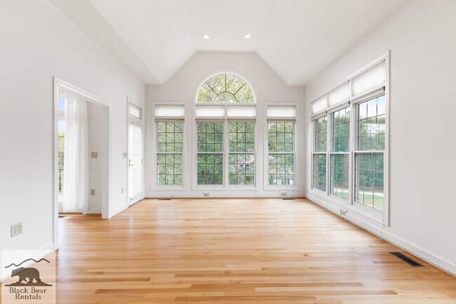 Building Photo - South AVL - Grand Residence in The Cotswol...