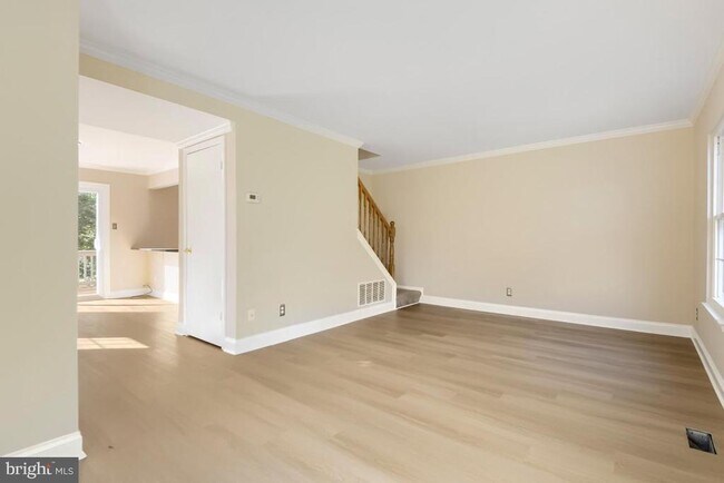 Building Photo - 907 Spry Harb