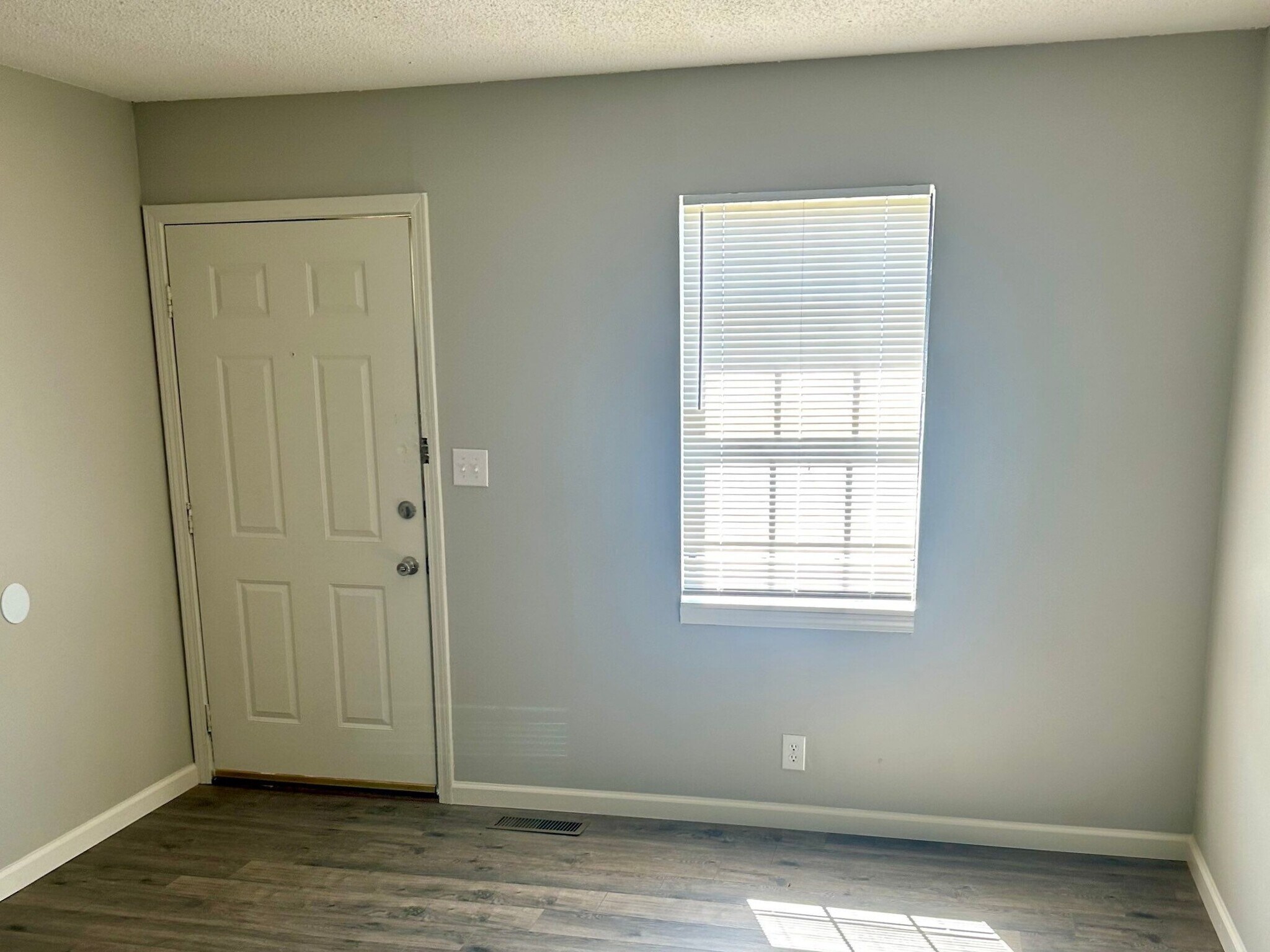 Building Photo - 16 Rossfield Cv