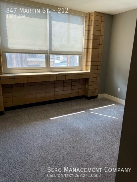 Building Photo - 847 Martin St