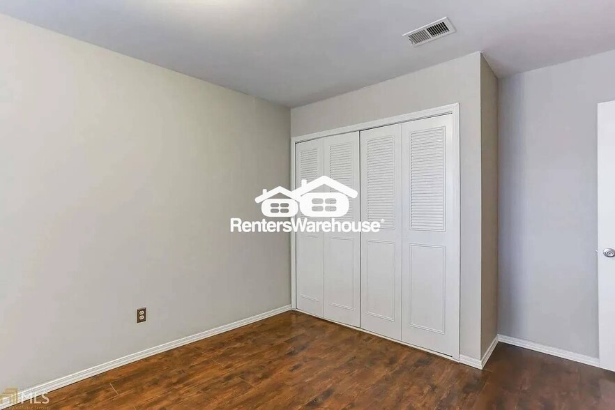 Building Photo - 6520 Roswell Rd