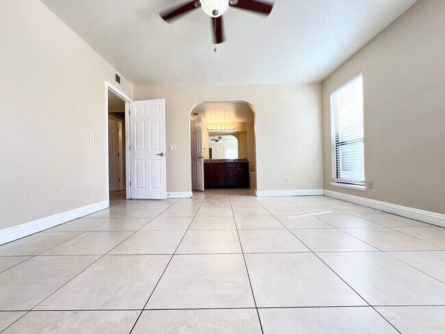 Building Photo - Charming home located in  Henderson