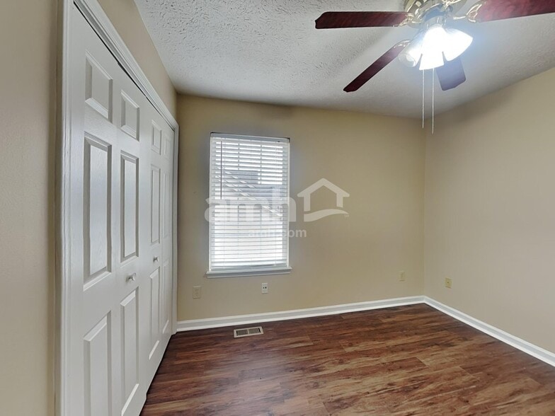 Building Photo - 297 Concord Way