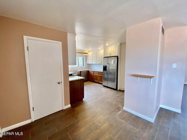 Building Photo - 3213 El Morro Rd