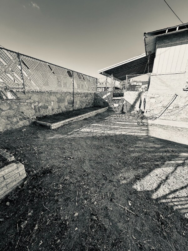 Building Photo - 3332 Mobile Ave