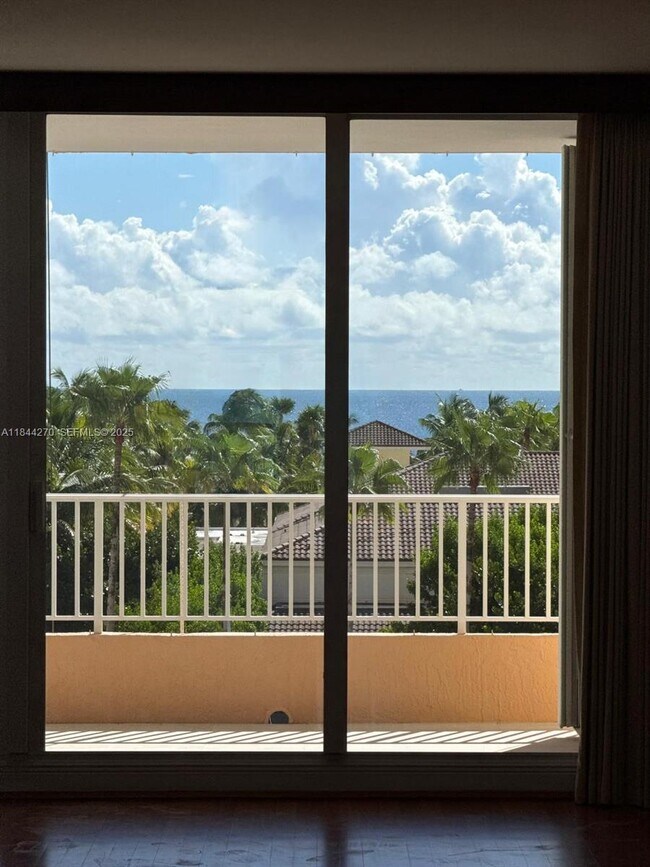 Building Photo - 785 Crandon Blvd