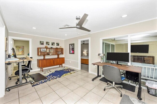 Building Photo - 3905 Glen Oaks Manor Dr