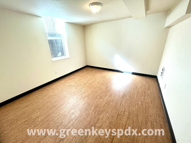 Building Photo - N Albina Duplex