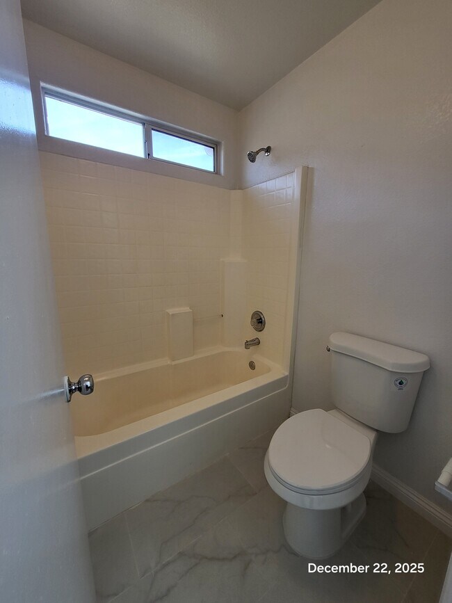 Building Photo - 204 Hickory Heights Ave