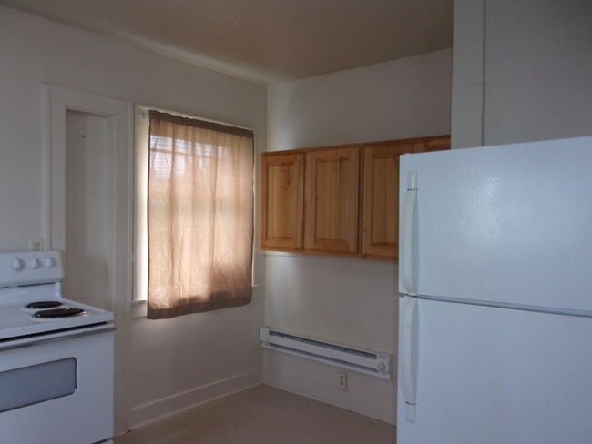 Building Photo - 2+bd 1ba home with storage